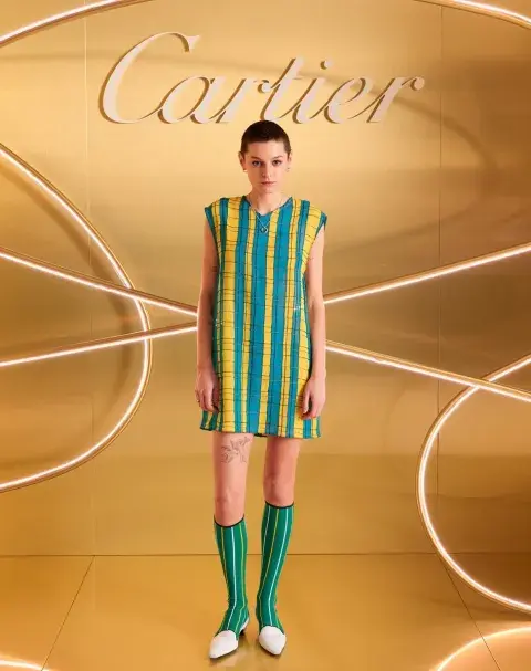 Emma Corrin en la velada de Cartier por los 100 años de Trinity. Emma Corrin en la velada de Cartier por los 100 años de Trinity.