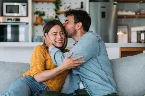 Qué es el love bombing, la técnica de manipulación en nuevas parejas. Qué es el love bombing, la técnica de manipulación en nuevas parejas.