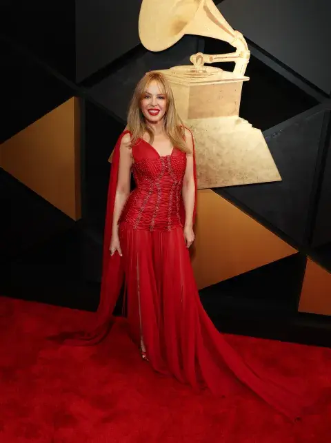 Kylie Minogue en la alfombra roja de los Grammy 2024. Kylie Minogue en la alfombra roja de los Grammy 2024.