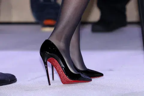 Los zapatos de Zendaya en la premiere de Dune en Seúl. Los zapatos de Zendaya en la premiere de Dune en Seúl.