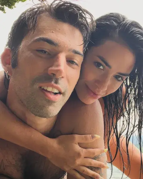 Lali Espósito y Pedro Rosemblat en Instagram.