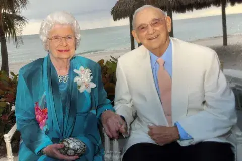 Rhodora y John Donahue, los dueños de la casa más cara a la venta de Estados Unidos. Rhodora y John Donahue, los dueños de la casa más cara a la venta de Estados Unidos.
