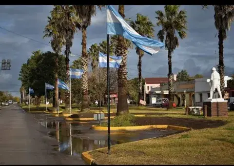 Boulevard Raúl Alfosín, una de las arterias principales de Lezama Boulevard Raúl Alfosín, una de las arterias principales de Lezama