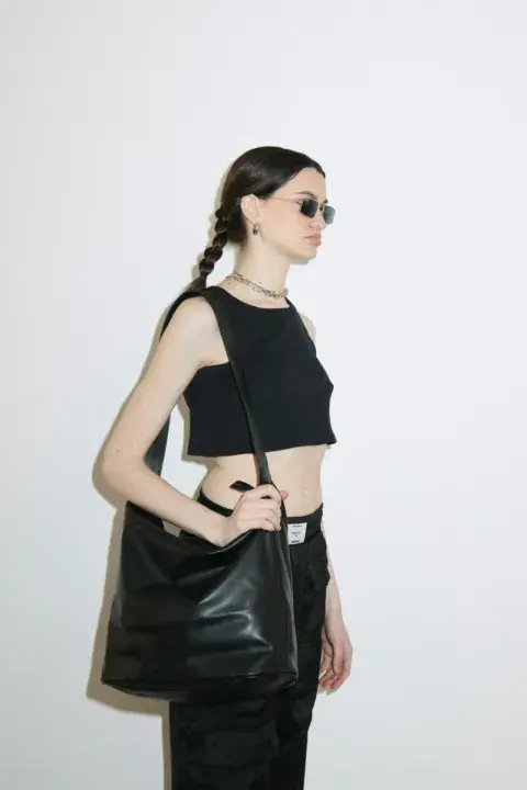 En color negro. Bien clásico y perfecto para sumar a cualquier look. Este modelo es de @margot__studio. En color negro. Bien clásico y perfecto para sumar a cualquier look. Este modelo es de @margot__studio.
