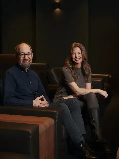 Robert Bahar y Almudena Carracedo, el equipo detrás de No estás sola: La lucha contra La Manada. Robert Bahar y Almudena Carracedo, el equipo detrás de No estás sola: La lucha contra La Manada.