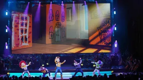 Uno de los highlights del show: el momento en el que los protagonistas de Toy Story suben a cantar "Yo soy tu amigo fiel" Uno de los highlights del show: el momento en el que los protagonistas de Toy Story suben a cantar "Yo soy tu amigo fiel"