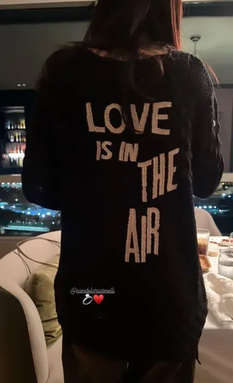 La remera que usó Candelaria Tinelli en su despedida de soltera familiar. La remera que usó Candelaria Tinelli en su despedida de soltera familiar.
