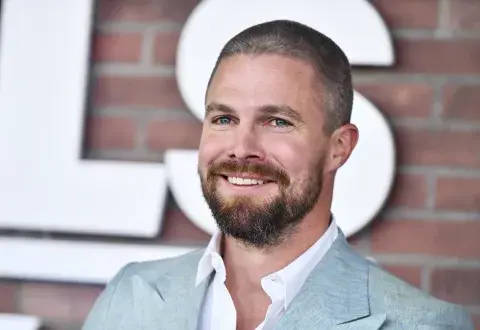 Stephen Amell será el protagonista del spin-off de Suits. Stephen Amell será el protagonista del spin-off de Suits.