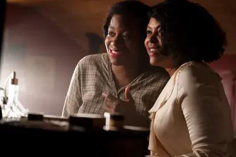La complicidad entre Celie y Shug. La complicidad entre Celie y Shug.