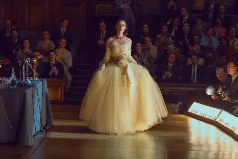 The New Look narra la historia de Christian Dior y su rivalidad con Coco Chanel. The New Look narra la historia de Christian Dior y su rivalidad con Coco Chanel.
