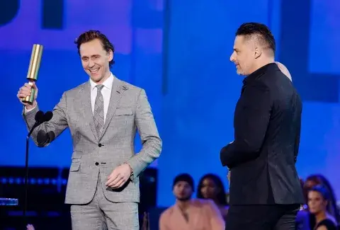 Tom Hiddleston en los People's Choice Awards 2024. Tom Hiddleston en los People's Choice Awards 2024.