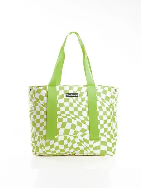 Un modelo “tote bag”, otra tendencia que ya es un clásico. De @yourmom.argentina. Un modelo “tote bag”, otra tendencia que ya es un clásico. De @yourmom.argentina.