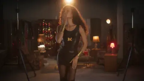 Cris Miró (Ella) estrenará durante 2024 en TNT y Flow. Cris Miró (Ella) estrenará durante 2024 en TNT y Flow.