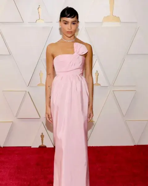 2022 - Zoë Kravitz en un Saint Laurent.