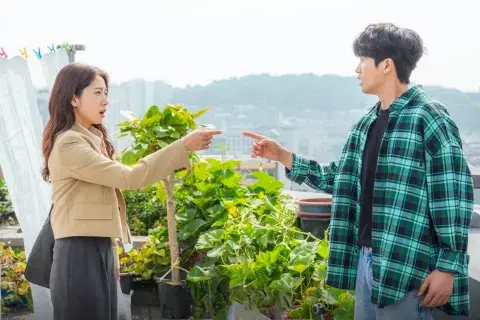 Urgencias existenciales fue presentado como un K-drama romántico. Urgencias existenciales fue presentado como un K-drama romántico.