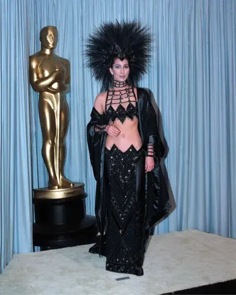 1986 - Cher en Bob Mackie. 1986 - Cher en Bob Mackie.