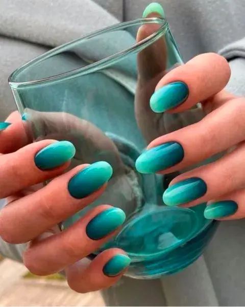 El verde es uno de los colores de 2024 y queda increíble en este estilo. El verde es uno de los colores de 2024 y queda increíble en este estilo.