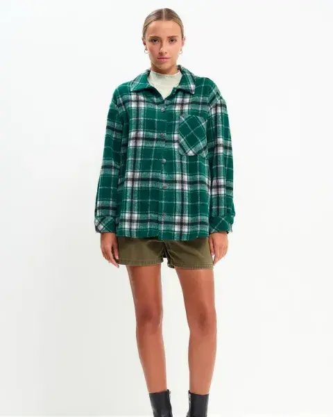 Los camisacos siguen de moda esta temporada y LeUtthe tiene dos a un precio súper accesible. Los camisacos siguen de moda esta temporada y LeUtthe tiene dos a un precio súper accesible.