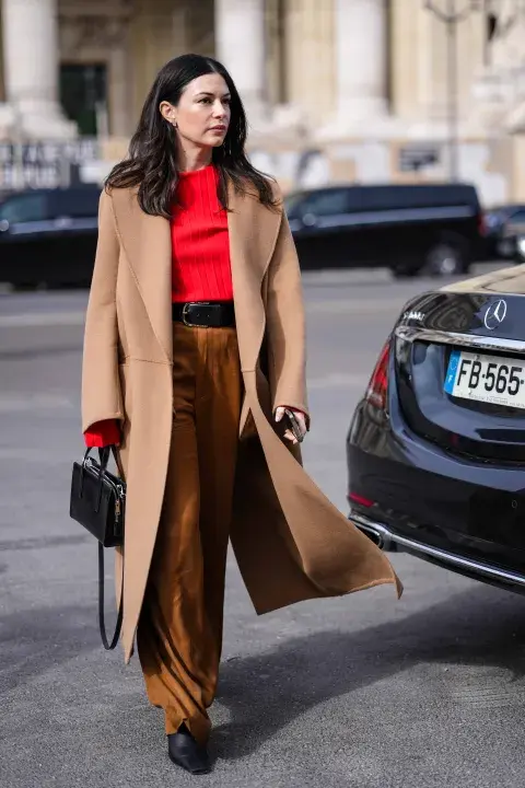 El beige y la gama de los marrones se lleva muy bien con rojo. Un mix elegante y chic. El beige y la gama de los marrones se lleva muy bien con rojo. Un mix elegante y chic.