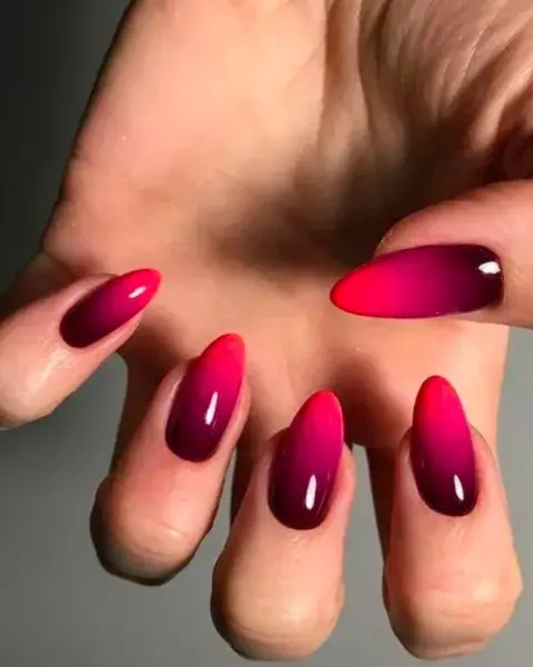 Con un tono violeta bien oscuro, combinarlo con un rojo frutilla... queda increíble. Con un tono violeta bien oscuro, combinarlo con un rojo frutilla... queda increíble.