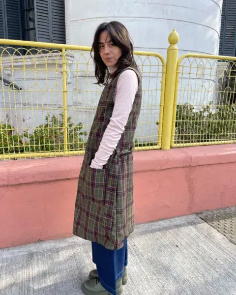 Largo hasta debajo de la rodilla, este chaleco en formato saco nos parció súper copado. Es de Conjunto Tienda. Largo hasta debajo de la rodilla, este chaleco en formato saco nos parció súper copado. Es de Conjunto Tienda.