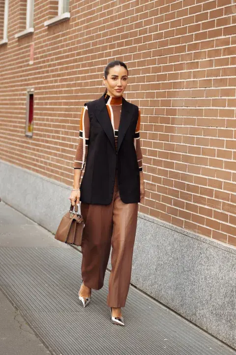 El chaleco de paño, puffer ó gabardina es el complemento ideal para looks de media estación. El chaleco de paño, puffer ó gabardina es el complemento ideal para looks de media estación.