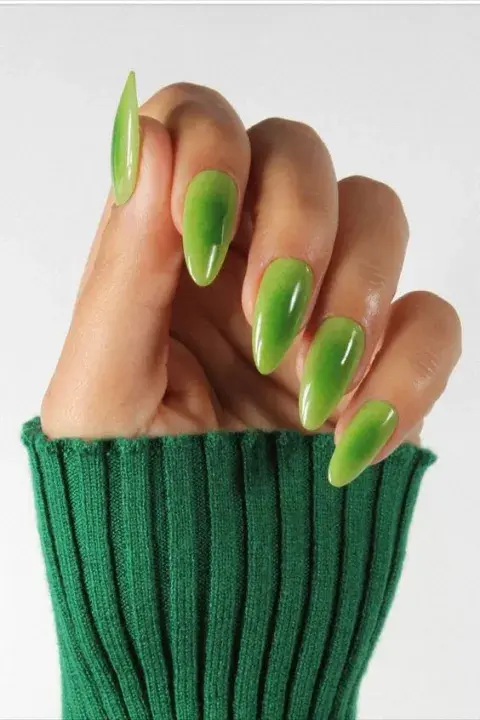 En verde manzana, un color que se suele asociar a la juventud, el crecimiento, la fertilidad y la esperanza.