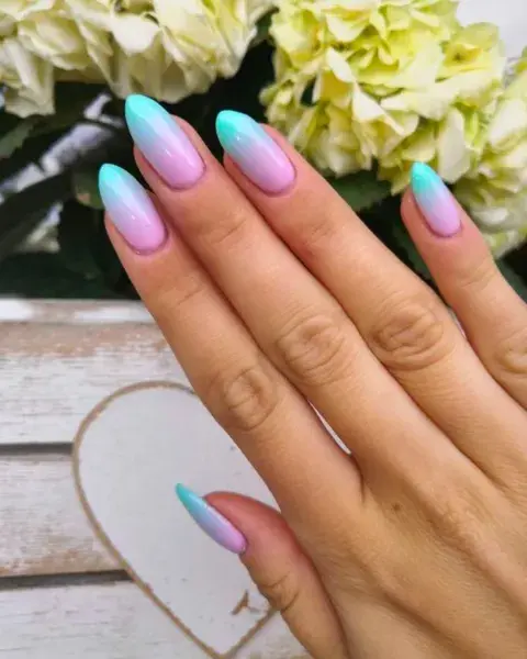 Con el plan de unas fantasy nail art, los tonos unicornio funcionan siempre. Con el plan de unas fantasy nail art, los tonos unicornio funcionan siempre.