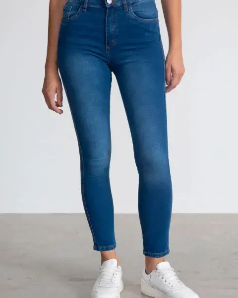 Con un precio súper accesible, Yagmour tiene el EMMA VTG BLUE que llega al tobillo y con zapas queda muy canchero. Con un precio súper accesible, Yagmour tiene el EMMA VTG BLUE que llega al tobillo y con zapas queda muy canchero.