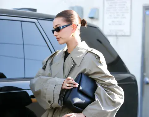 Hailey Bieber por las calles de Nueva York. Hailey Bieber por las calles de Nueva York.