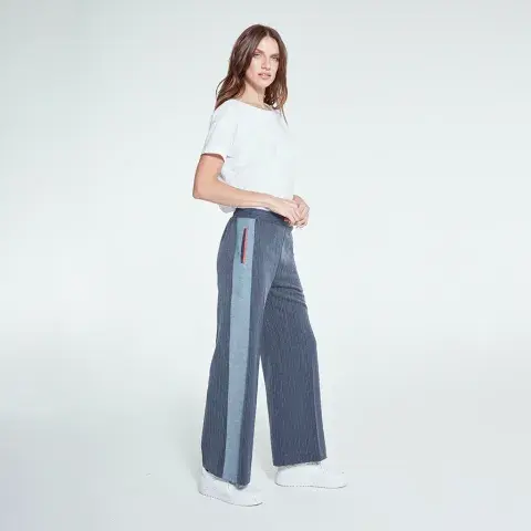 Otro diseño ancho, con cintura elastizada para un fit más cómodo. Además, tiene recortes a contratono en tela de jean. Lo conseguís en @giacca_neosastreria Otro diseño ancho, con cintura elastizada para un fit más cómodo. Además, tiene recortes a contratono en tela de jean. Lo conseguís en @giacca_neosastreria