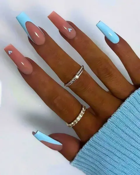 Jugando con el nude y un color clarito, este diseño de uñas XXL nos encantó. Jugando con el nude y un color clarito, este diseño de uñas XXL nos encantó.