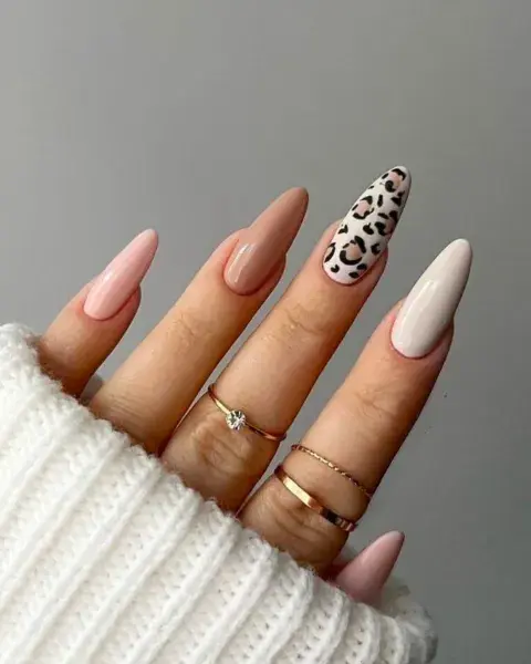 Una opción que nos encanta es combinarlo con todos pasteles y una de las uñas en animal print. Una opción que nos encanta es combinarlo con todos pasteles y una de las uñas en animal print.