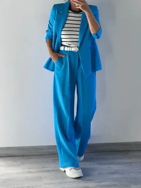 En color turquesa y de corte wide leg. Es de @sorjuana.ba En color turquesa y de corte wide leg. Es de @sorjuana.ba