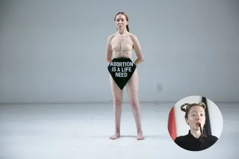 La obra de Natacha pone en relieve la lucha por la soberanía del cuerpo. La obra de Natacha pone en relieve la lucha por la soberanía del cuerpo.