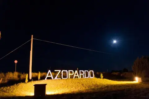 Entrada a la localidad bonaerense de Azopardo. Entrada a la localidad bonaerense de Azopardo.