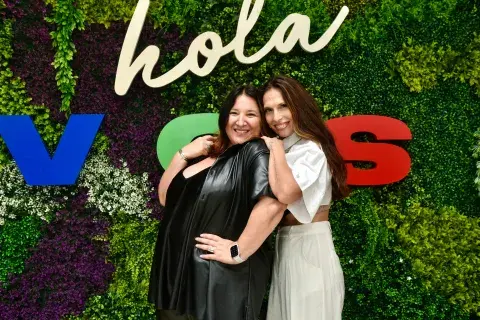 Andy Clar (@andyclar_) y Beta Suárez (@mujer.madre.y.argentina) Andy Clar (@andyclar_) y Beta Suárez (@mujer.madre.y.argentina)