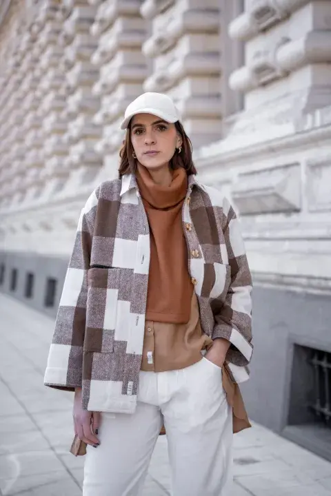 Otro camisaco estilo escocés, pero en moldería oversize y con botones bien grandes. Lo conseguís en @mila.chemin Otro camisaco estilo escocés, pero en moldería oversize y con botones bien grandes. Lo conseguís en @mila.chemin