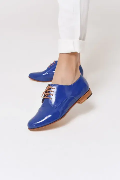 Al otoño hay que sumarle color. Lo podés hacer con estos zapatos acordonados azules de Toribia Choque. @toribiachoque Al otoño hay que sumarle color. Lo podés hacer con estos zapatos acordonados azules de Toribia Choque. @toribiachoque