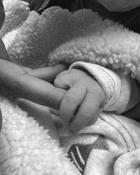 Primera imagen de la hija de Maluma, París. Primera imagen de la hija de Maluma, París.