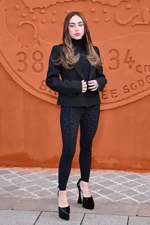 Nicki Nicole en la Semana de la Moda en París. Nicki Nicole en la Semana de la Moda en París.