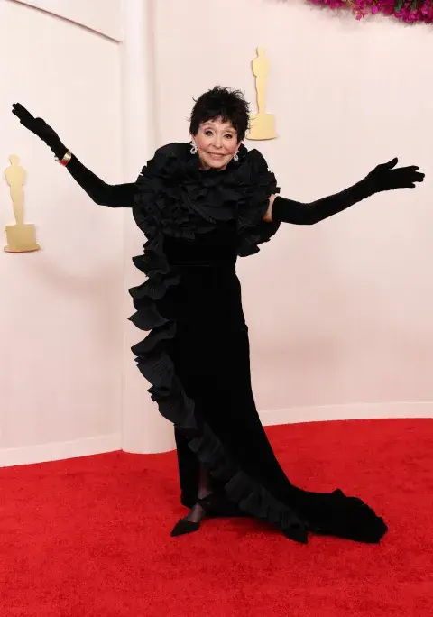 Rita Moreno en la alfombra roja de los Premios Oscar 2024. Rita Moreno en la alfombra roja de los Premios Oscar 2024.