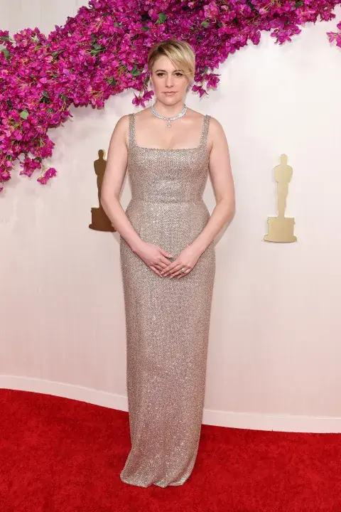 Greta Gerwig en la alfombra roja de los Premios Oscar 2024. Greta Gerwig en la alfombra roja de los Premios Oscar 2024.