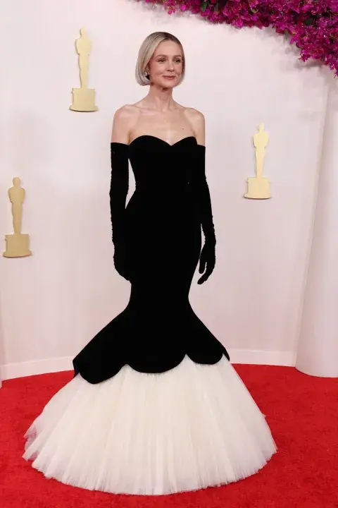 Carey Mulligan en la alfombra roja de los Premios Oscar 2024. Carey Mulligan en la alfombra roja de los Premios Oscar 2024.