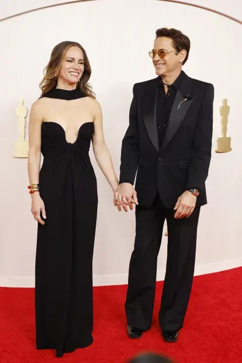 Susan Downey y Robert Downey Jr. en la red carpet de los Premios Oscar 2024. Susan Downey y Robert Downey Jr. en la red carpet de los Premios Oscar 2024.