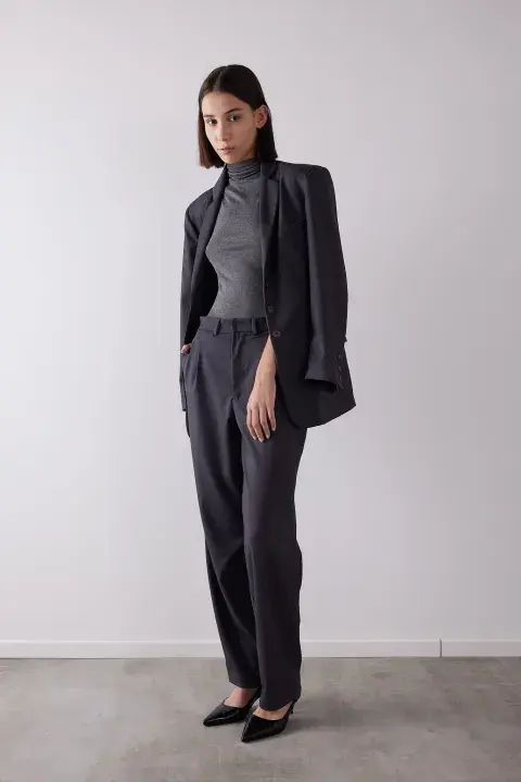 En negro, un clásico que nunca falla. Este modelo de Gusmán tiene tiro medio. @somosgusman En negro, un clásico que nunca falla. Este modelo de Gusmán tiene tiro medio. @somosgusman
