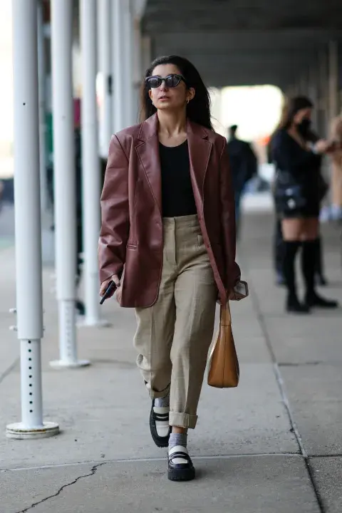 Medias cortas con mocasines con pantalón arremangado. Medias cortas con mocasines con pantalón arremangado.