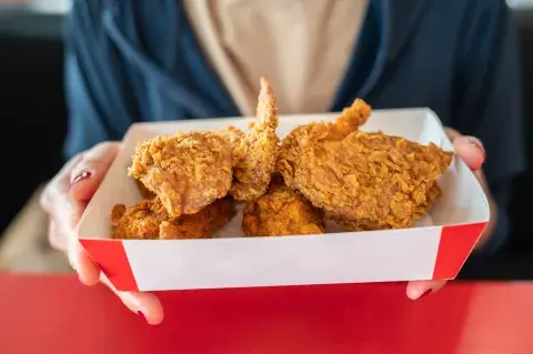 Chicken tenders, el plato favorito que Taylor Swift. Chicken tenders, el plato favorito que Taylor Swift.