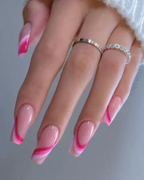 Con tres tonos diferentes de rosa, jugas con un diseño en modo arcoiris. Con tres tonos diferentes de rosa, jugas con un diseño en modo arcoiris.