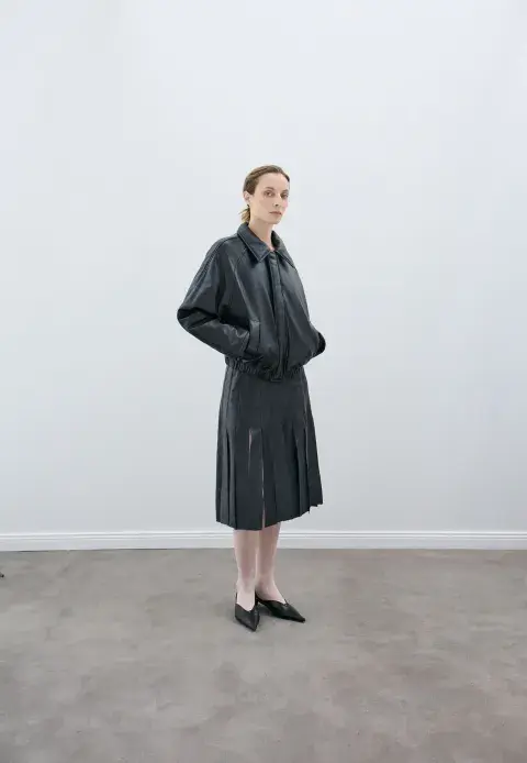 Campera tipo bomber, confeccionada en cuero de oveja italiana. Es de @la.rando.buenosaires Campera tipo bomber, confeccionada en cuero de oveja italiana. Es de @la.rando.buenosaires
